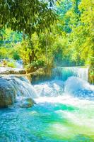 cascadas mas hermosas kuang si cascada luang prabang laos. foto