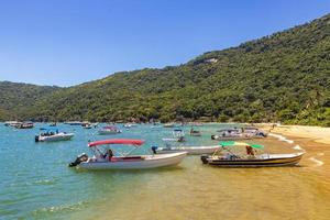 Isla tropical ilha grande abraao beach en angra dos reis, río de janeiro, brasil foto