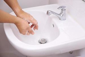 lavado de manos saludable foto
