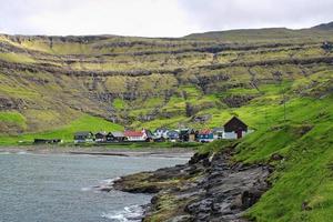 alrededor del pueblo de tjornuvik en las islas feroe foto