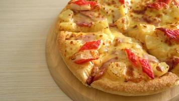 Ham and crab stick pizza or Hawaiian pizza video