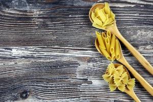 Pasta macarrones italianos sin cocer alimentos crudos