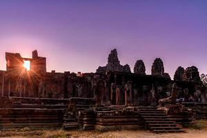 templo bayon en angkor thom, siem reap, camboya. foto