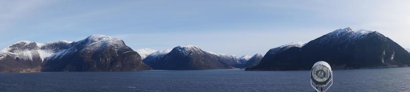 Vista desde un crucero en los fiordos de Noruega foto