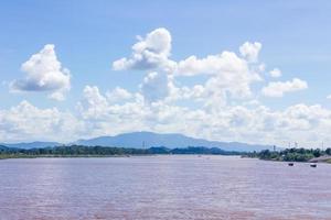 vista del río khong. chiang san, chiang rai, tailandia foto