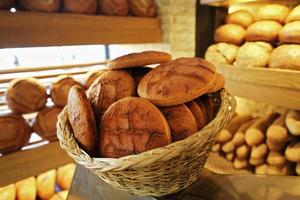 canasta y pan de maíz, pastelería, panadería y panadería foto