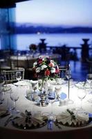 decoraciones de la mesa de comedor de invitados de boda, cena de ceremonia de boda foto
