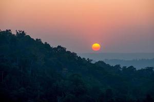 hermosa puesta de sol en la montaña, fondos de pantalla foto