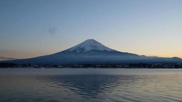 Fujisan-berg met kawaguchiko-meer in japan video