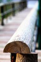 un puente de madera estructura hecha a mano foto