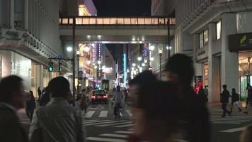 persone affollate nell'area di shibuya a tokyo, in giappone video