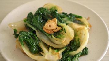 Baby Chinese cabbage with oyster sauce and garlic video