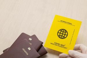 pasaportes de vacunas como prueba de que el titular ha sido vacunado foto