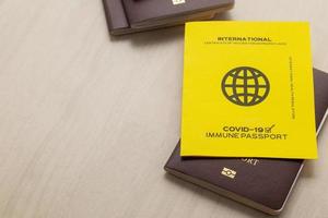 pasaportes de vacunas como prueba de que el titular ha sido vacunado foto