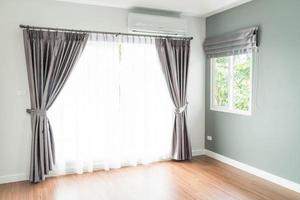 cortina con luz solar foto