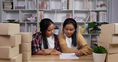 meninas gêmeas vendendo pedidos online video