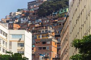 Casas de la colina del pavo real en Copacabana en Río de Janeiro, Brasil