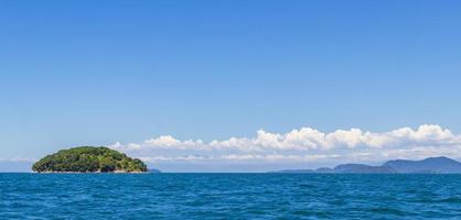 panorama de islas tropicales ilha grande angra dos reis brasil. foto