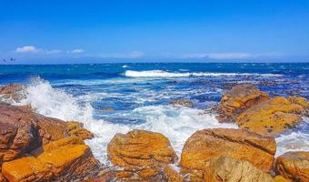Paisaje costero de la bahía de Falsa en Simons Town, cerca de Ciudad del Cabo en Sudáfrica