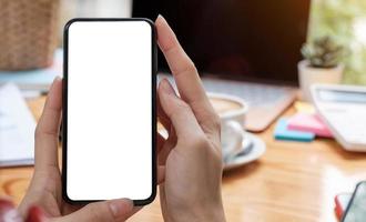 imagen de maqueta teléfono celular de pantalla blanca en blanco