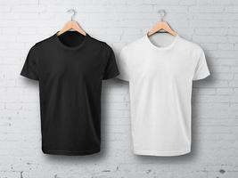 maqueta de camiseta en blanco y negro
