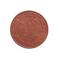Moneda de 5 centavos, unión europea aislado sobre blanco foto