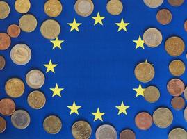 monedas de euro, unión europea, sobre bandera