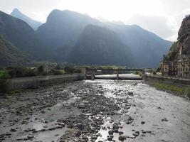 río dora baltea en donnas foto