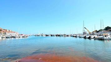 Landschaft des Hafens von Porto Santo Stefano video