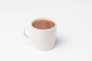 taza de café sobre un fondo blanco foto