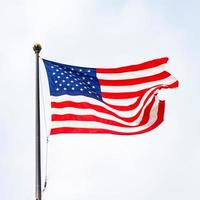 La bandera de los Estados Unidos de América en un día soleado foto