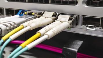 Rack fiber optic cabling connection