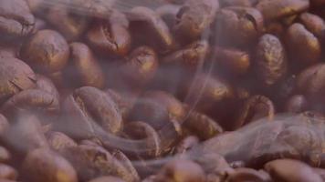 granos de cafe ahumado video
