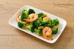 Stir-fried broccoli with shrimps - homemade food style photo