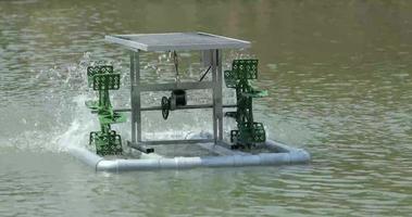 turbina hidráulica de água para tratamento de água e circulação de oxigênio video