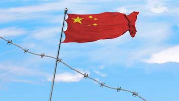drapeau de la Chine avec du fil de fer barbelé représentant le conflit frontalier