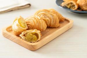 Curry puff pastry stuffed beans on wooden plate