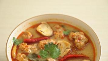Boiled Pork in Spicy Tom Yum Soup video