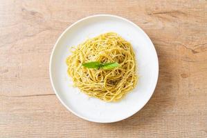 Pesto spaghetti pasta - vegetarian food and Italian food style photo