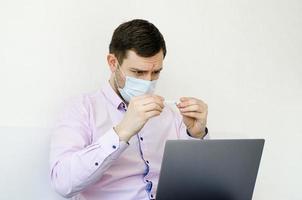 A man in a shirt measures the temperature. High temperature. photo