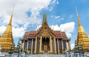Temple of the Emerald Buddha and the grand palace in Bangkok, Thailand photo