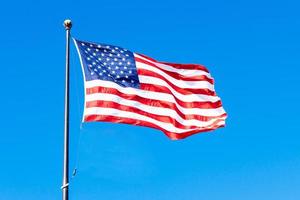 La bandera de los Estados Unidos de América en un día soleado foto