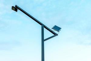Proyector de luz de calle led autónomo ecológico con panel solar foto