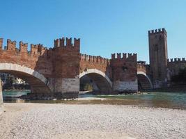 Puente de castelvecchio también conocido como puente scaliger en Verona