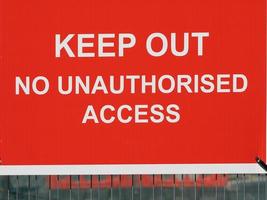 No deje ninguna señal de advertencia de acceso no autorizado en un sitio de construcción.