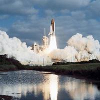 Lanzamiento de la nasa de sts-31, centro espacial kennedy, fl, 24 de abril de 1990 foto