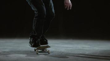 Trucos de patineta en cámara lenta, filmada en phantom flex 4k video