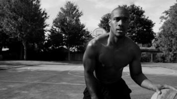 basket-ball de rue en tête-à-tête video