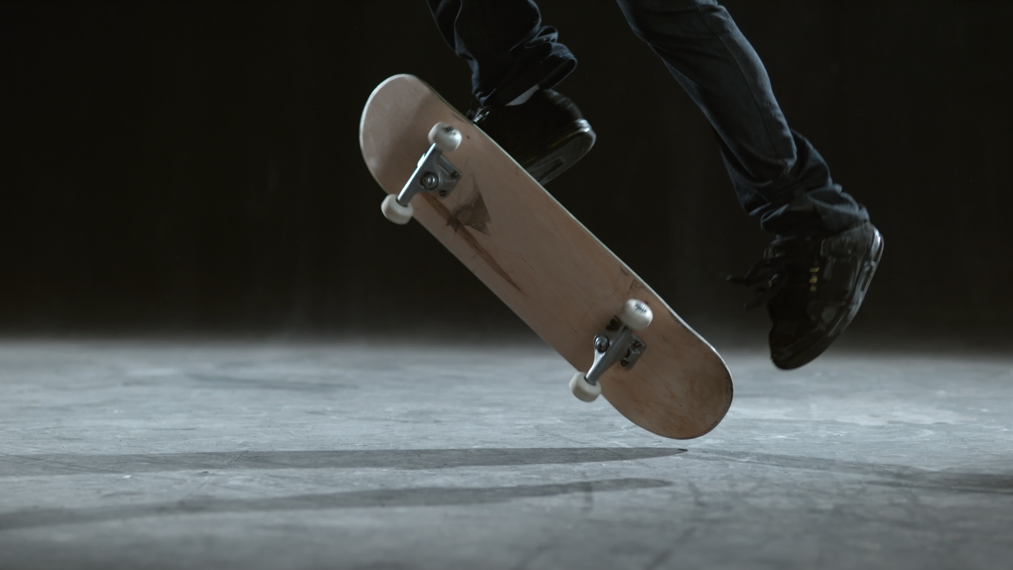 Skateboard tricks in slow motion, shot on Phantom Flex 4K 3165893 Stock