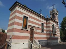 Iglesia de Santa Isabel en Leumann Village en Collegno foto